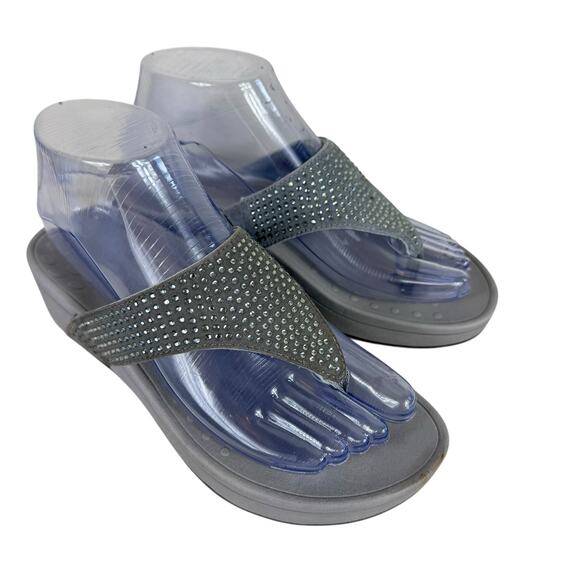 Vionic Naples Gray Leather Studded Platform Slip On Thong Sandals Size 6 - Picture 1 of 9